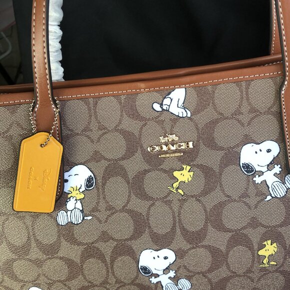 NWT COACH Peanuts Snoopy Tote bag! - Picture 7 of 14